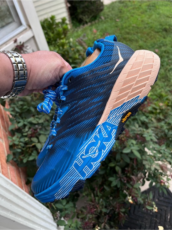 Hoka Shoes - Hoka One Speedgoat 4
Trail Running/Athletic
Lifestyle Shoes
Size 8 for Women